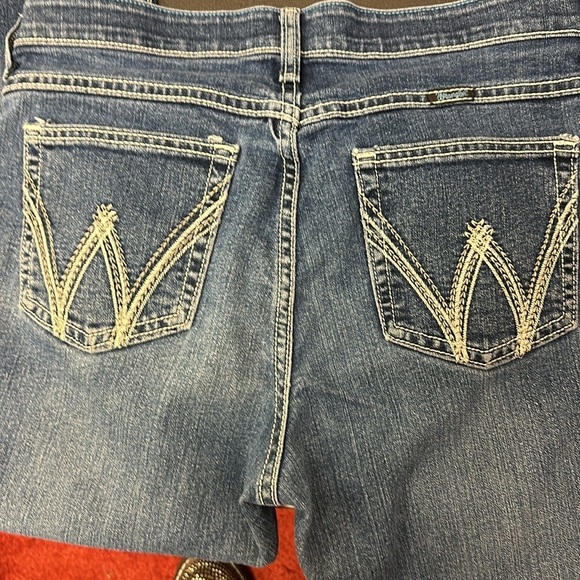 Wrangler size 9/10 by 32 long - Picture 2 of 6